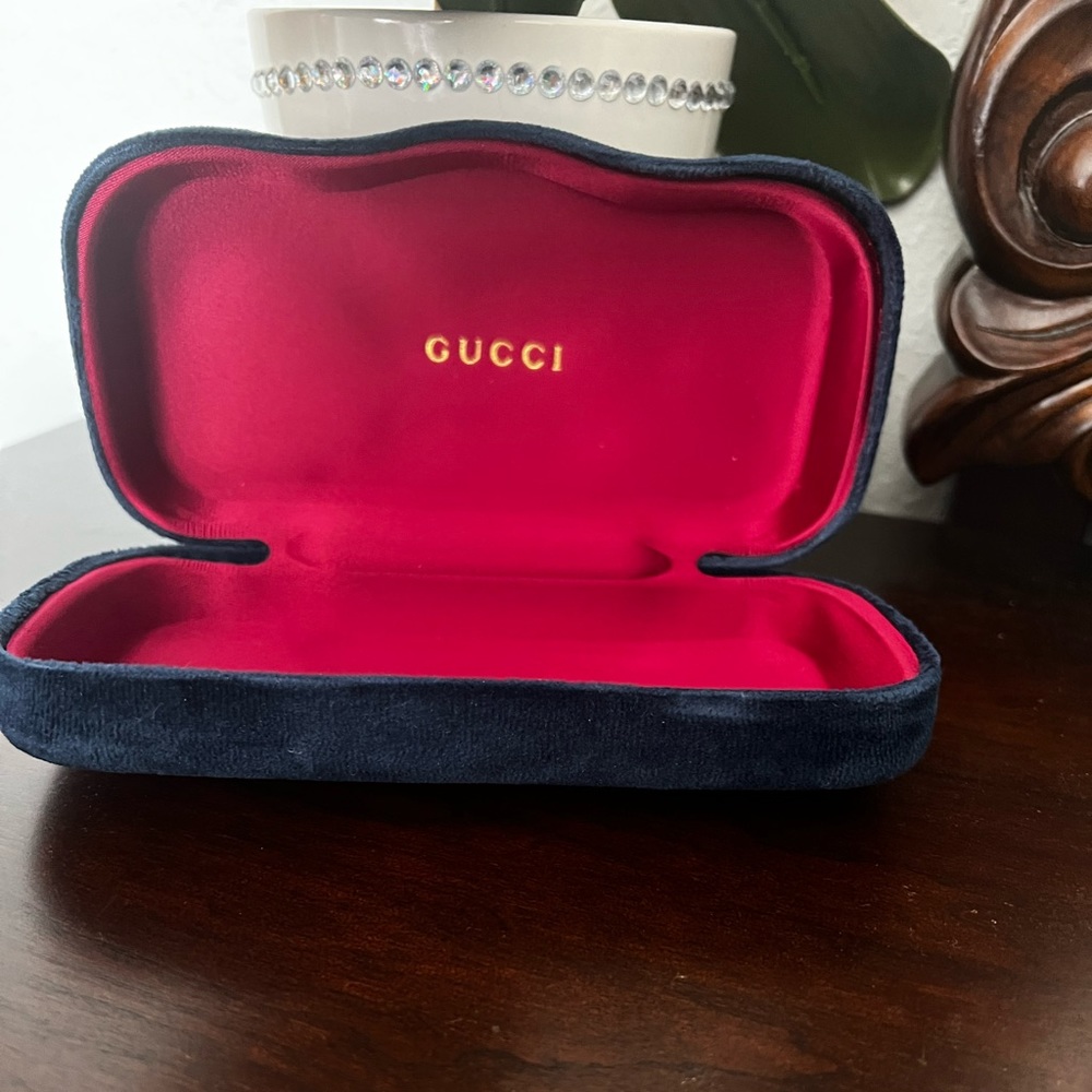 Gucci sunglasses case 🌹🌺🍀